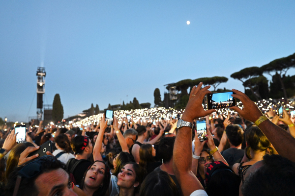 shutterstock_editorial_Maneskin_in_concert_in_Rome_I_13025143ba.jpg
