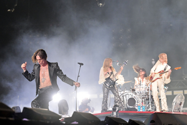 shutterstock_editorial_Maneskin_in_concert_in_Rome_I_13025143cg.jpg