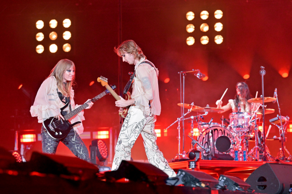 shutterstock_editorial_Maneskin_in_concert_in_Rome_It_13025143i.jpg