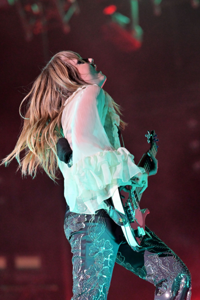 shutterstock_editorial_Maneskin_in_concert_in_Rome_It_13025143n.jpg