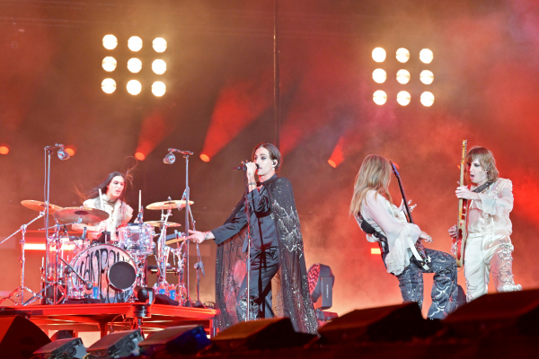 shutterstock_editorial_Maneskin_in_concert_in_Rome_It_13025143o.jpg