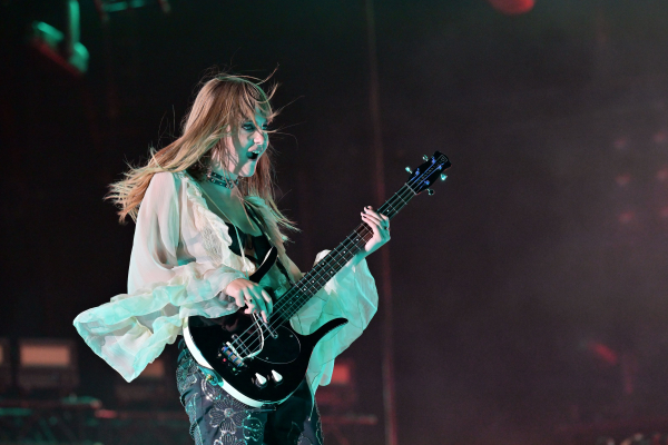 shutterstock_editorial_Maneskin_in_concert_in_Rome_It_13025143v.jpg