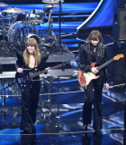 maneskin_editorial_shitterstock_sanremo_festival_2022_2812429.jpg