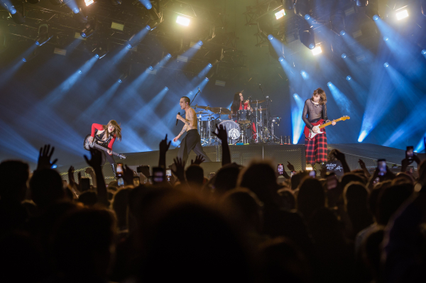shutterstock_editorial_Maneskin_In_Concert_In_Bari_I_13854094ac.jpg