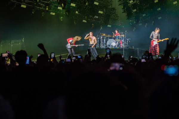 shutterstock_editorial_Maneskin_In_Concert_In_Bari_It_13854094u.jpg