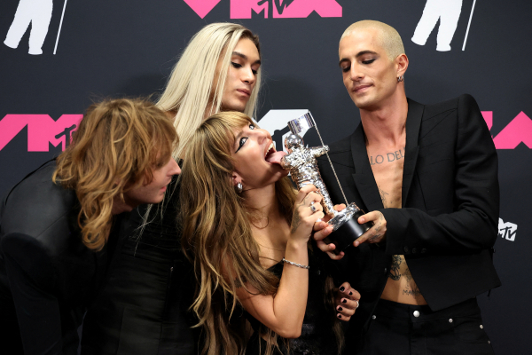 2023-09-13T041249Z_156099195_HP1EJ9D0A7YE2_RTRMADP_3_AWARDS-MTV-VMA.JPG