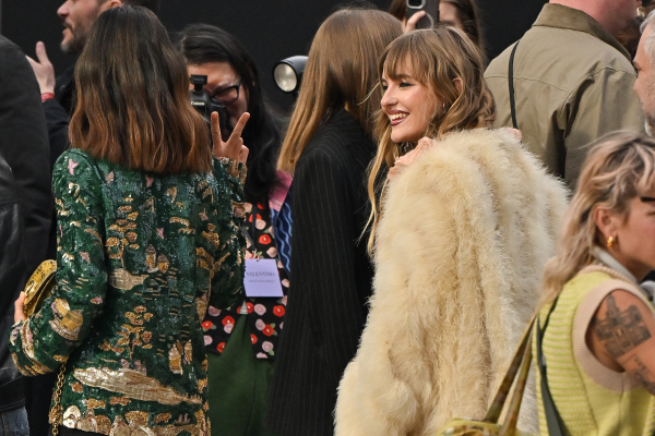 shutterstock_editorial_PFW_Valentino_Outside_Arrivals_15186692AG.jpg