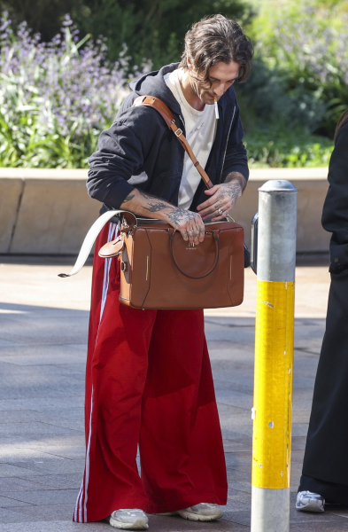 Clique para ver imagem em tamanho real
==============
BLU_A113277528.jpg BLU_A113277528.jpg