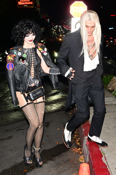 Clique para ver imagem em tamanho real
==============
MEGA1386275_Dove_Cameron_003.jpg MEGA1386275_Dove_Cameron_003.jpg