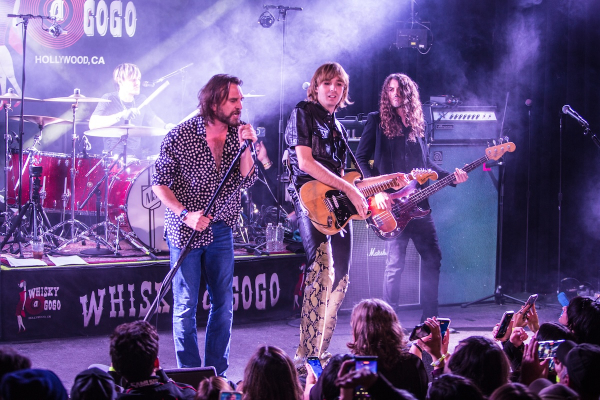 Clique para ver imagem em tamanho real
==============
thomas-raggi-whisky-a-go-go-1.jpg thomas-raggi-whisky-a-go-go-1.jpg