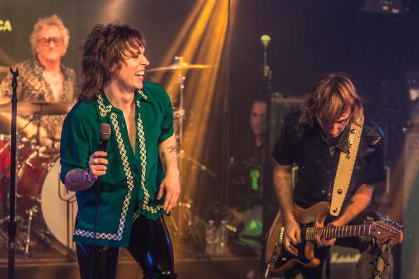 Clique para ver imagem em tamanho real
==============
thomas-raggi-whisky-a-go-go-4.jpg thomas-raggi-whisky-a-go-go-4.jpg