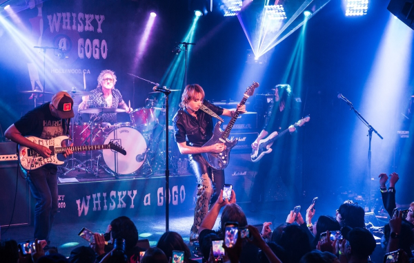 Clique para ver imagem em tamanho real
==============
thomas-raggi-whisky-a-go-go-report.jpg thomas-raggi-whisky-a-go-go-report.jpg