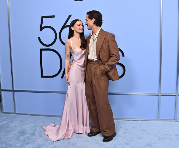 Clique para ver imagem em tamanho real
==============
maneskingallery_2828829.jpg maneskingallery_2828829.jpg